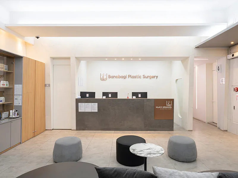 Reception desk and waiting area on the ground floor of Banobagi clinic