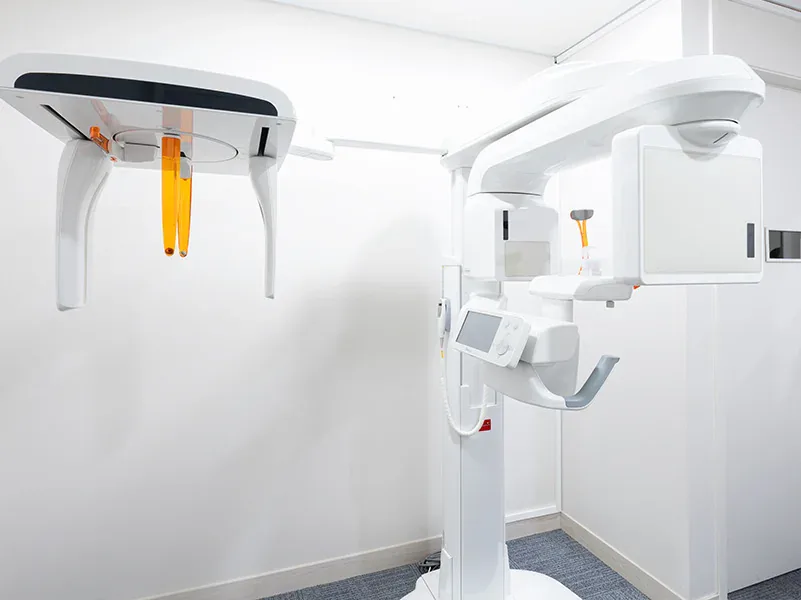 Dental CT and panoramic X-ray scanner in an imaging room
