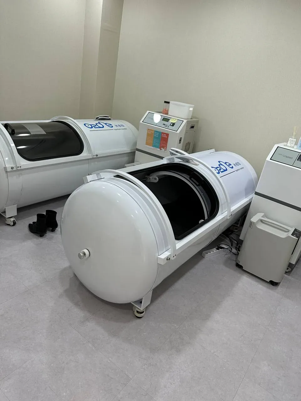 Two hyperbaric oxygen chambers in a clinic room